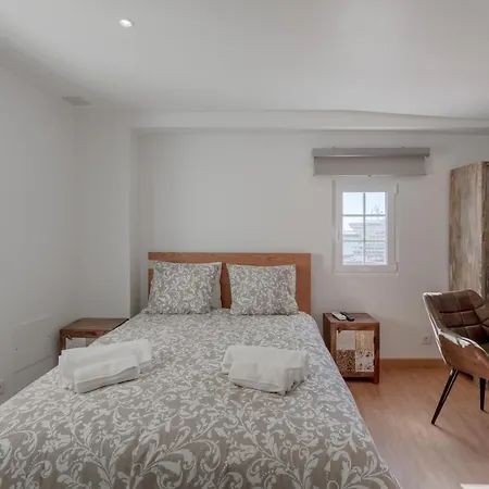 Апартаменты Alfama River View